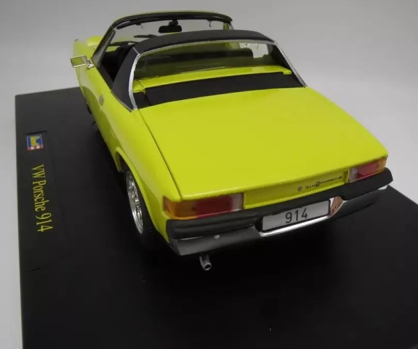Revell Porsche Volkswagen 914 Targa 1969 Metallmodell auf Sockel (7408)